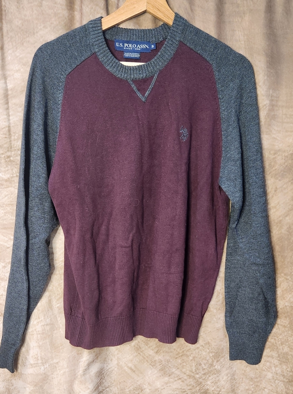 U.S. Polo Assn. Burgundy & Gray Crewneck Sweater – Men’s Size S – Colorblock